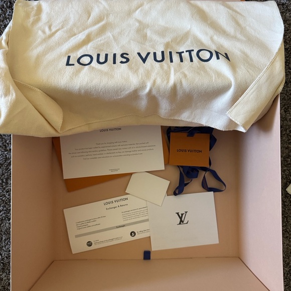 Louis Vuitton Montsouris Black Backpack - Picture 4 of 4